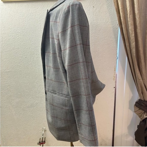 Women’s Plaid Oversized Blazer - Picture 8 of 9